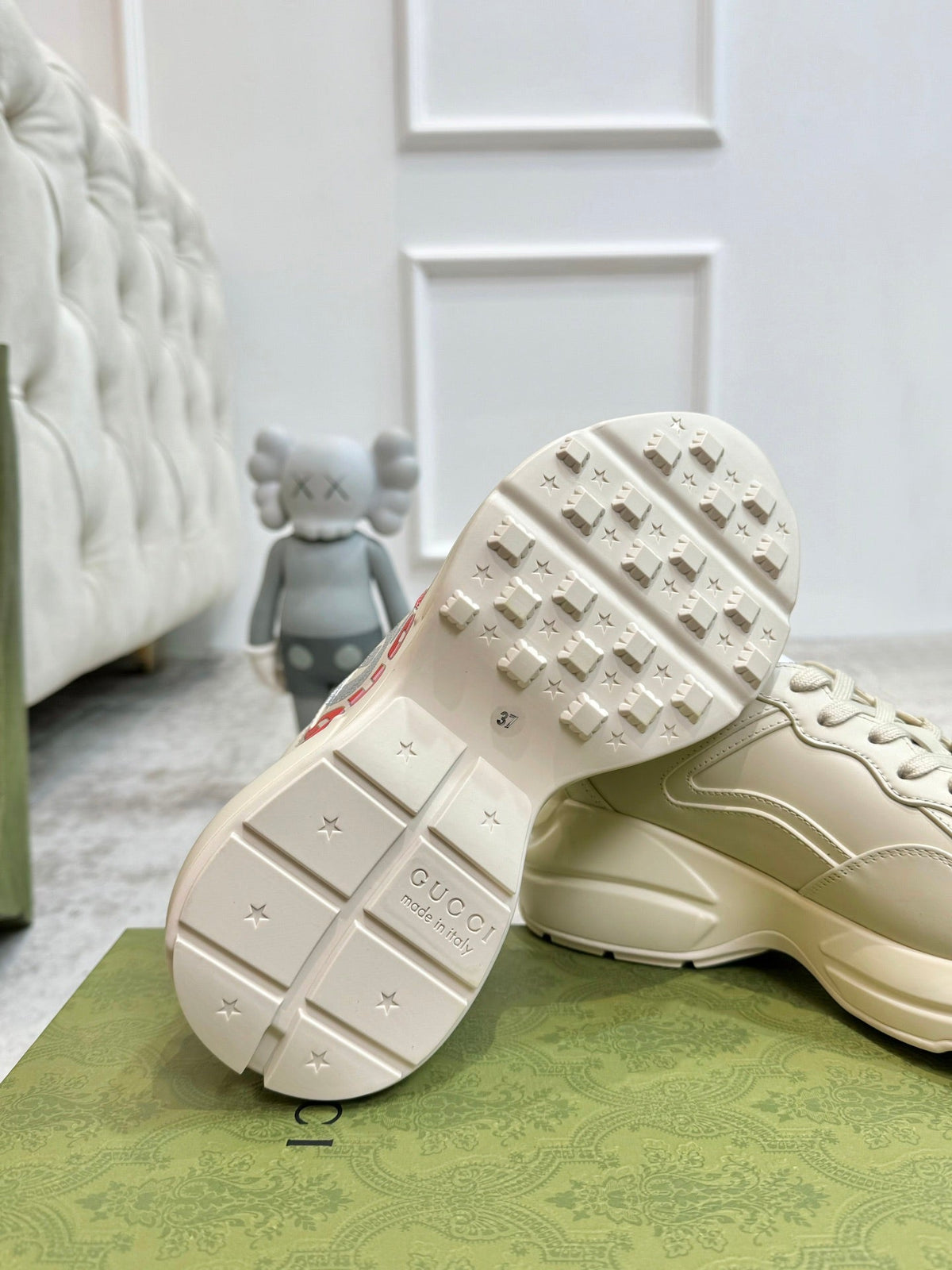 GG RHYTON TRAINER WHITE LAMBSKIN WITH H LETTER