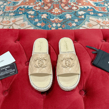 FLAT SLIPPERS IN BEIGE CREAM LAMBSKIN AND WOVEN WITH LOGO