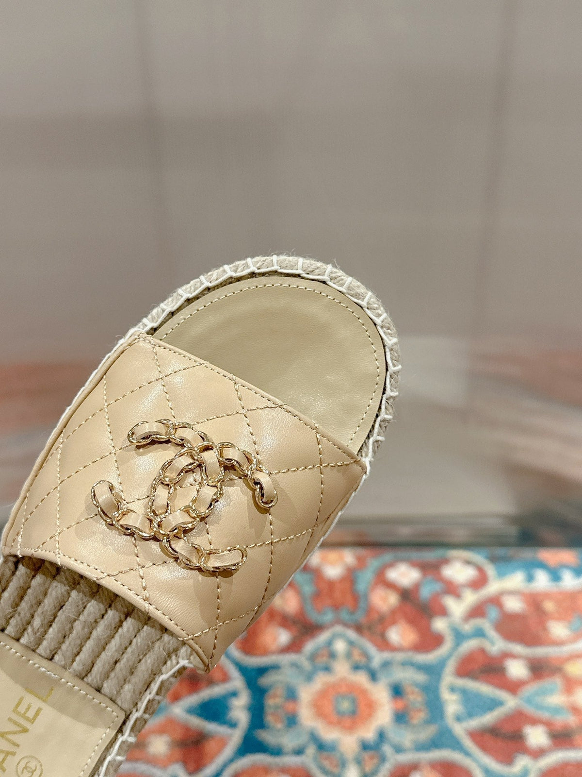 FLAT SLIPPERS IN BEIGE CREAM LAMBSKIN AND WOVEN WITH LOGO