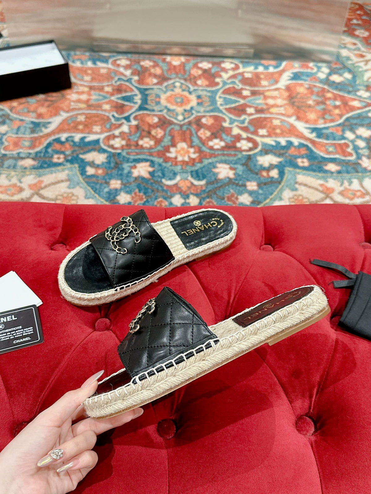 FLAT SLIPPERS IN BLACK LAMBSKIN AND WOVEN WITH LOGO
