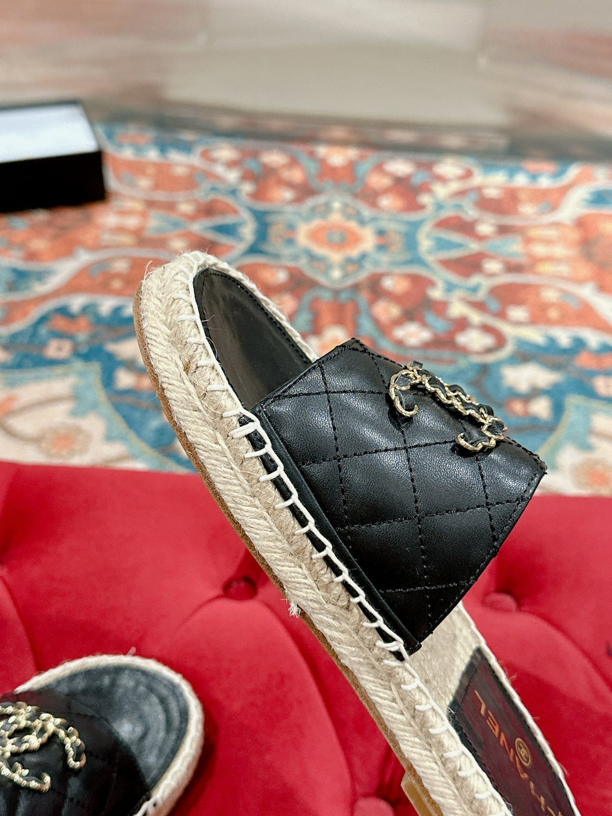 FLAT SLIPPERS IN BLACK LAMBSKIN AND WOVEN WITH LOGO