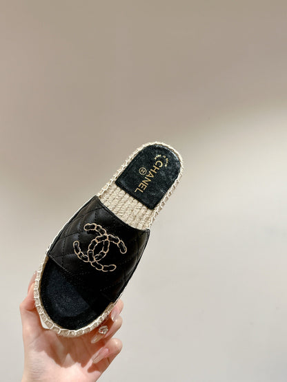 FLAT SLIPPERS IN BLACK LAMBSKIN AND WOVEN WITH LOGO