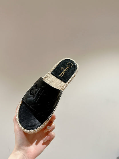 FLAT SLIPPERS IN BLACK LAMBSKIN MIX BEIGE WOVEN