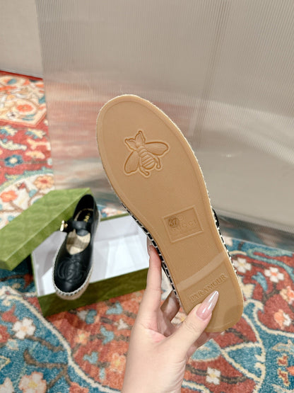 GG CROSS STRAP FLAT SHOES IN BLACK CALFSKIN WITH STRAW SOLE