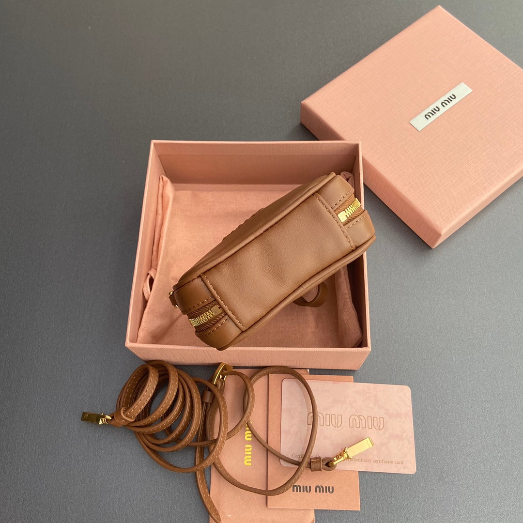 MICRO BAG KEYCHAIN 11 IN CAPE PALLISER BROWN CALFSKIN EMBOSSED LOGO