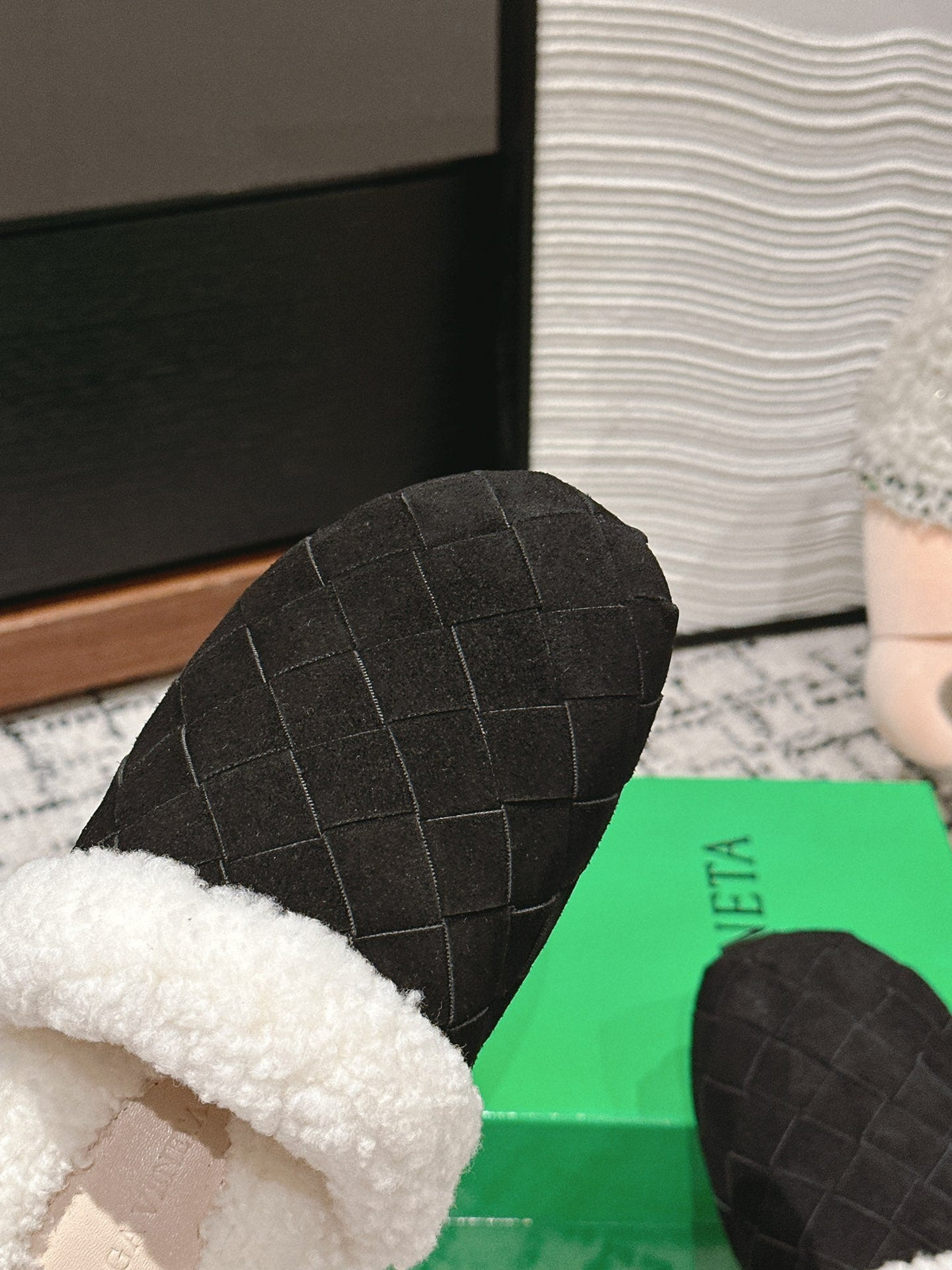 REGGIE SLIPPER IN BLACK SUEDE AND SHEARLING LINING