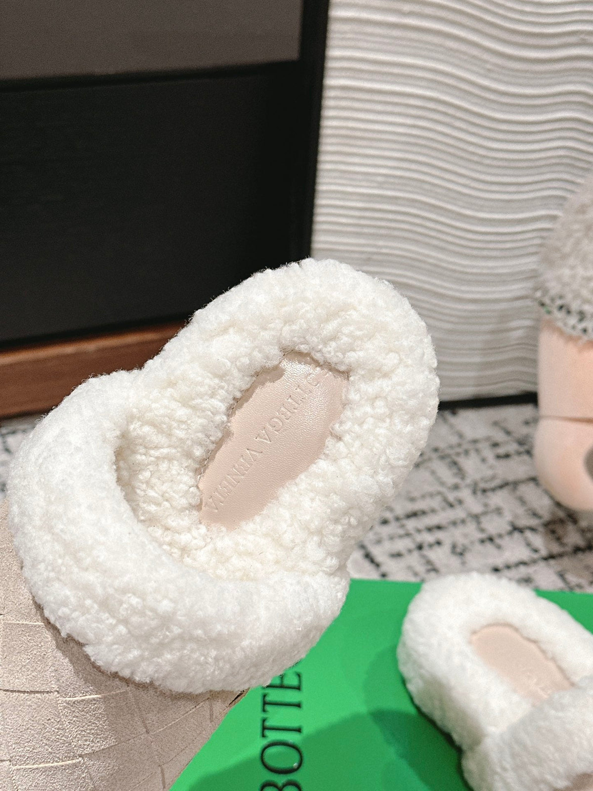REGGIE SLIPPER IN BEIGE SUEDE AND SHEARLING LINING