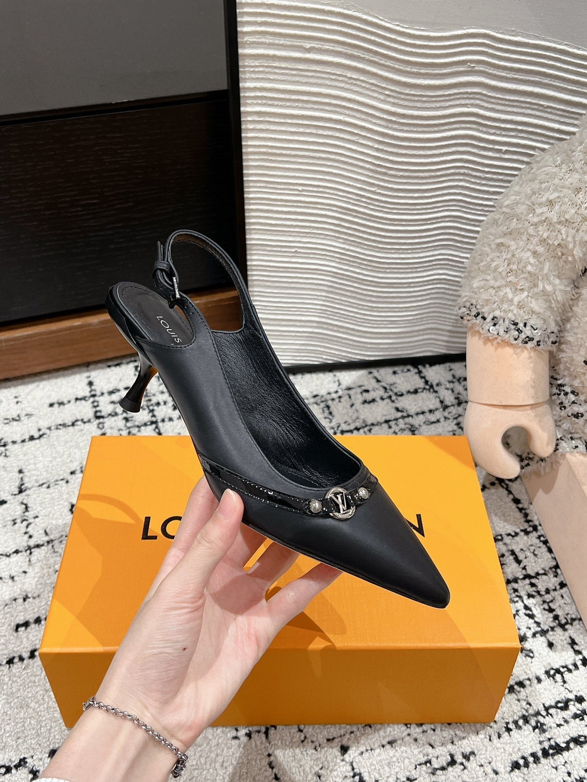 HIGH HEEL 4 CM SLINGBACKS IN BLACK CALFSKIN