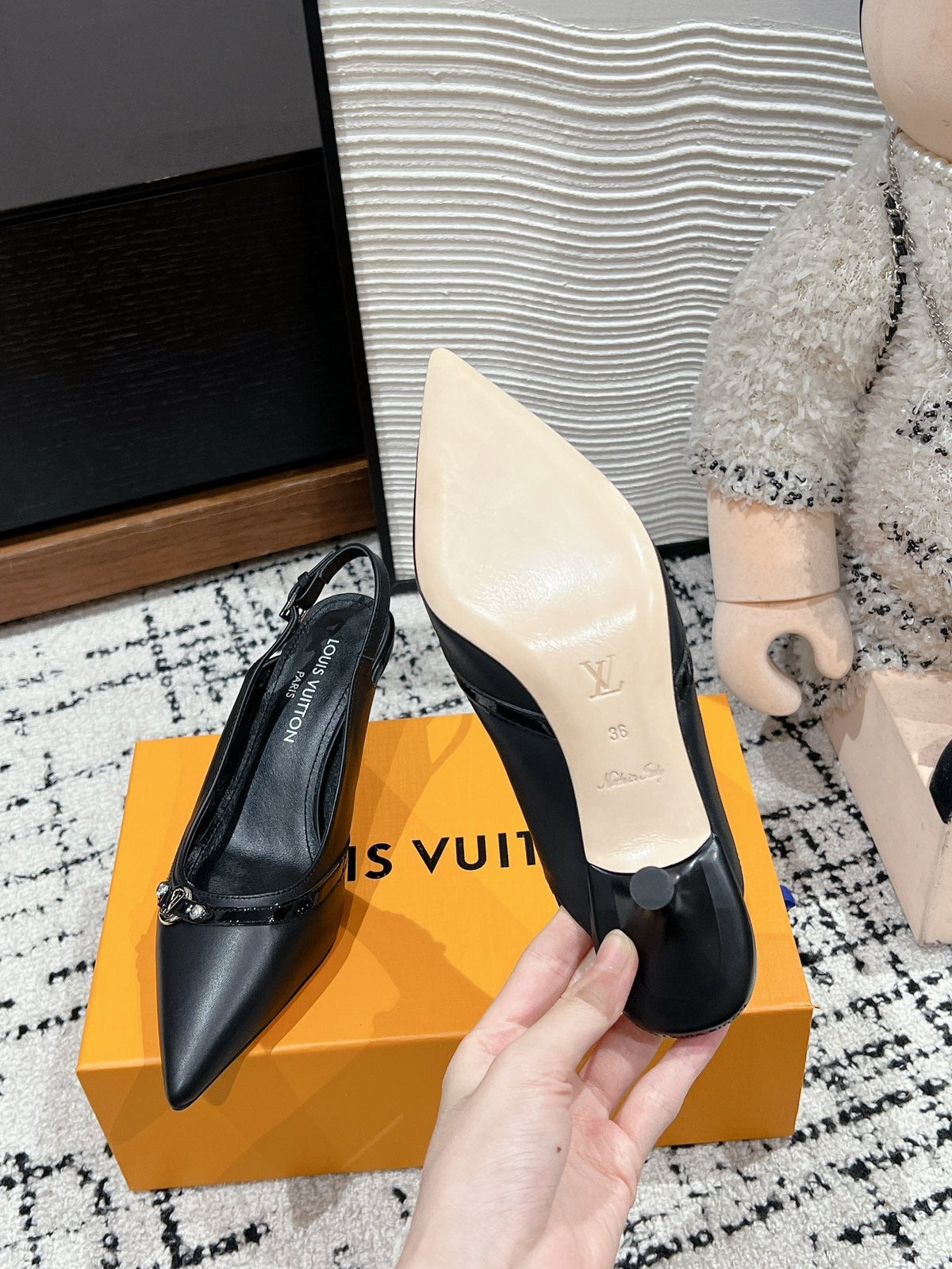 HIGH HEEL 4 CM SLINGBACKS IN BLACK CALFSKIN