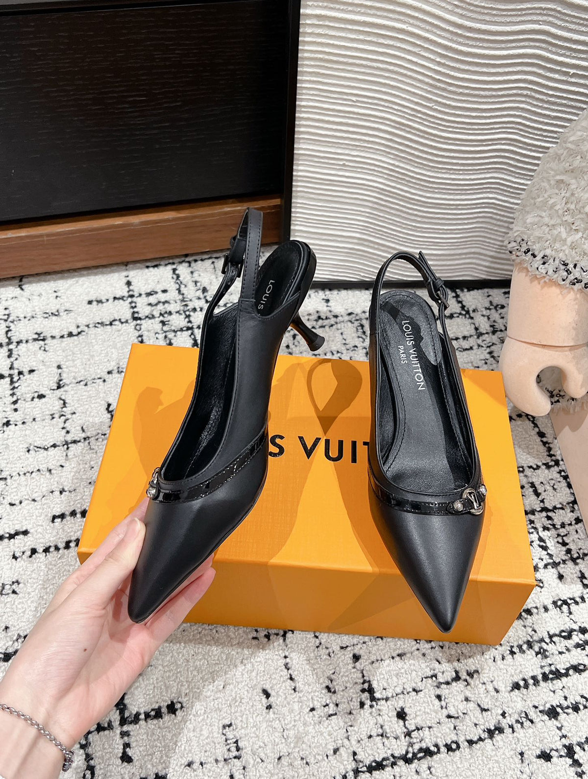 HIGH HEEL 4 CM SLINGBACKS IN BLACK CALFSKIN