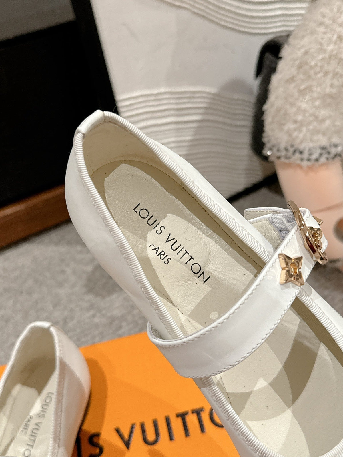 MARY JANE SHOES IN WHITE SHEEPSKIN