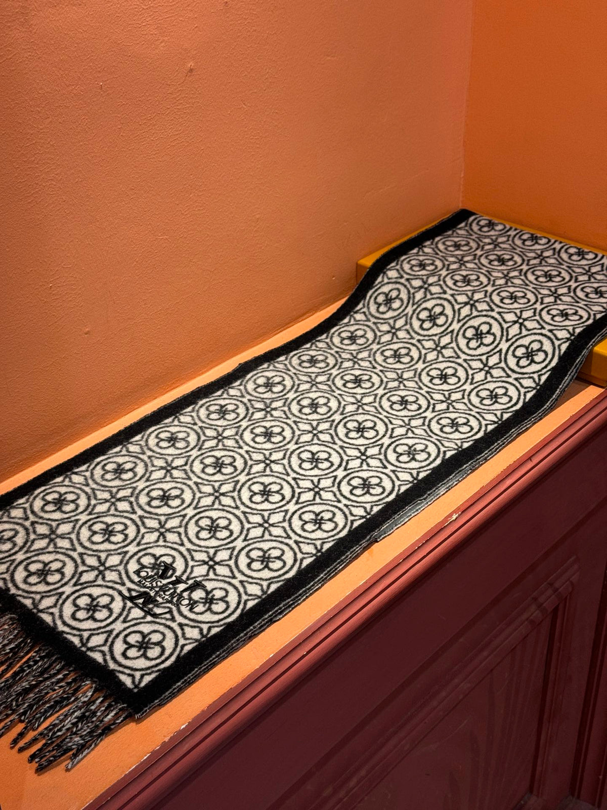 FLOWER MONOGRAM SCARF 180 CM IN BLACK MIX WHITE CASHMERE 388305