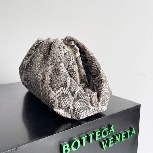POUCH CLUTCH 38 IN SNAKE PATTERN CALFSKIN