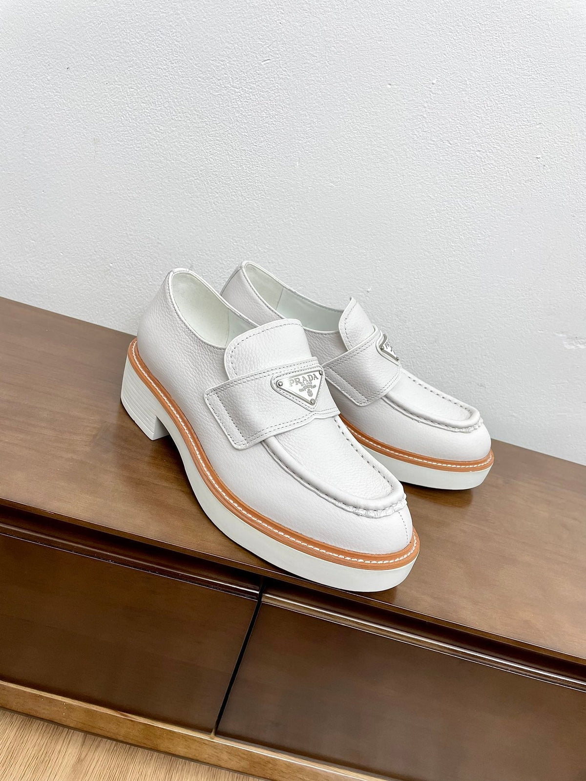 PRA CHOCOLATE LOAFERS WHITE CALFSKIN