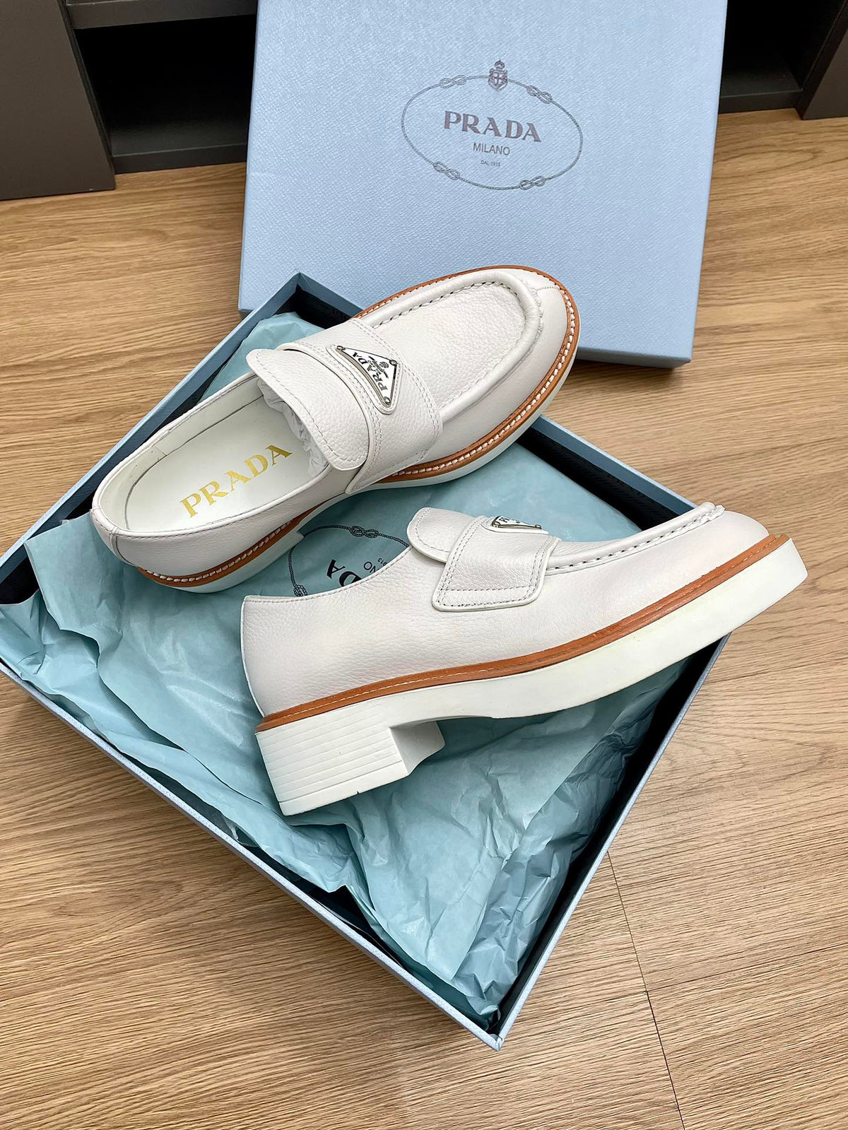 PRA CHOCOLATE LOAFERS WHITE CALFSKIN