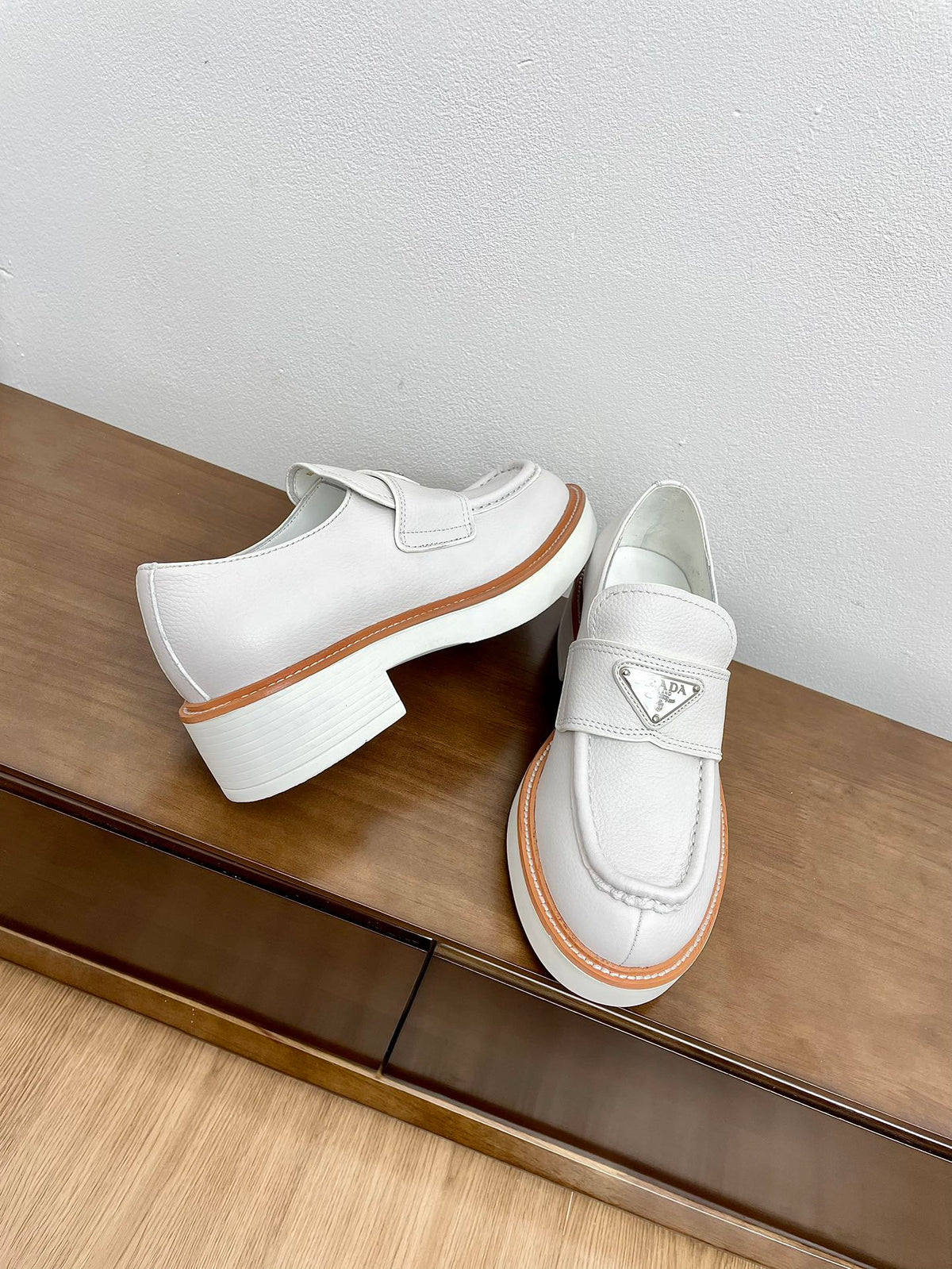 PRA CHOCOLATE LOAFERS WHITE CALFSKIN