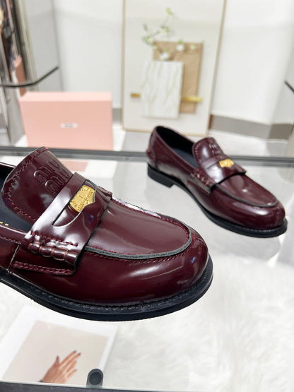 PENNY LOAFERS IN BURGUNDY RED GLOOSY CALFSKIN