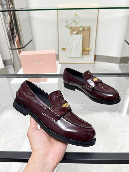 PENNY LOAFERS IN BURGUNDY RED GLOOSY CALFSKIN