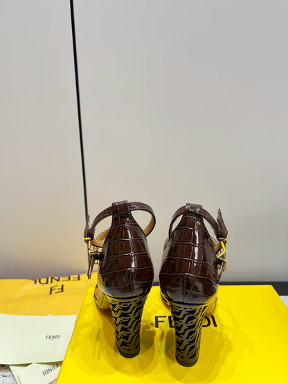 FENDI HIGH-HEELED 10 CM IN CHESTNUT BROWN GLOSSY LAMBSKIN WITH GOLD HARDWARE