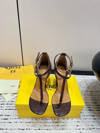 FENDI HIGH-HEELED 10 CM IN CHESTNUT BROWN GLOSSY LAMBSKIN WITH GOLD HARDWARE
