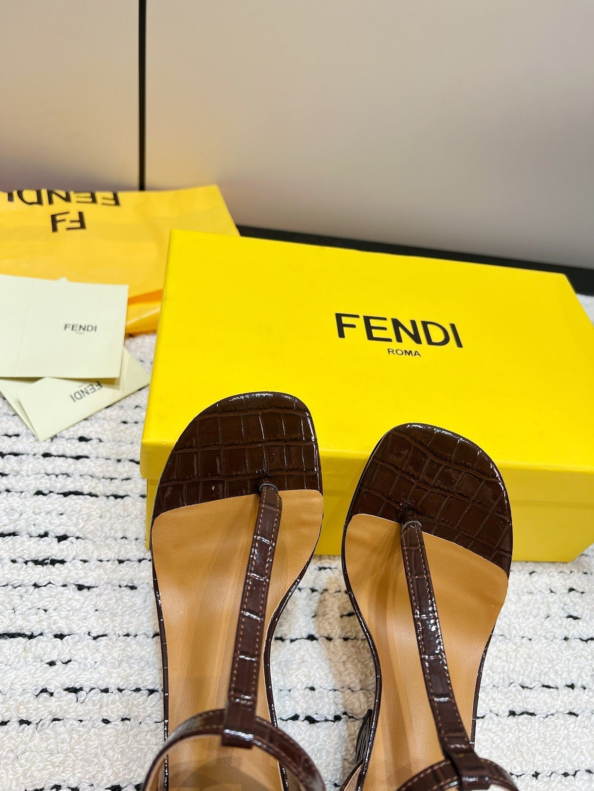 FENDI HIGH-HEELED 10 CM IN CHESTNUT BROWN GLOSSY LAMBSKIN WITH GOLD HARDWARE
