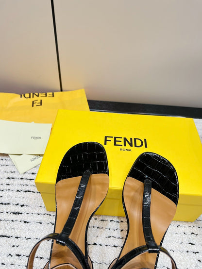 FENDI HIGH-HEELED 10 CM IN BLACK GLOSSY LAMBSKIN WITH GOLD HARDWARE