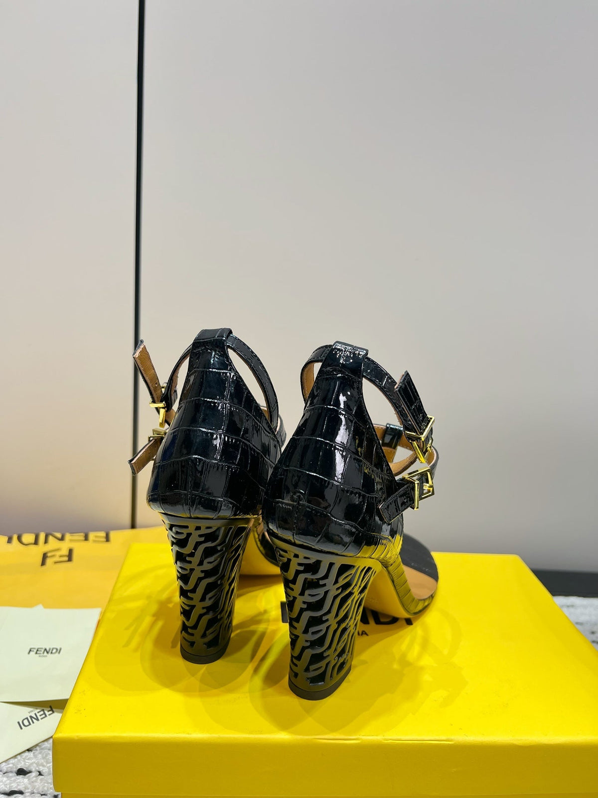 FENDI HIGH-HEELED 10 CM IN BLACK GLOSSY LAMBSKIN WITH GOLD HARDWARE