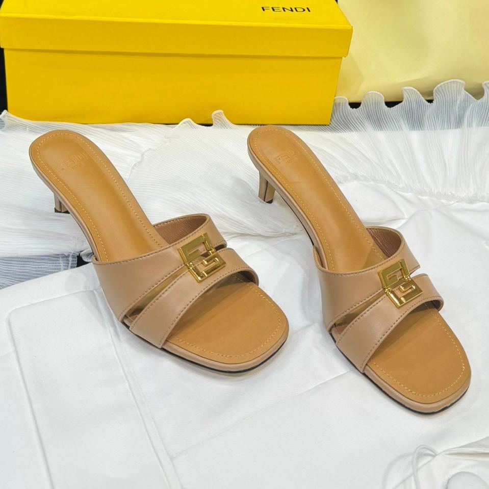 FENDI MEDIUM-HEELED 55 MM MULE IN BRONZE BROWN LAMBSKIN WITH GOLD HARDWARE