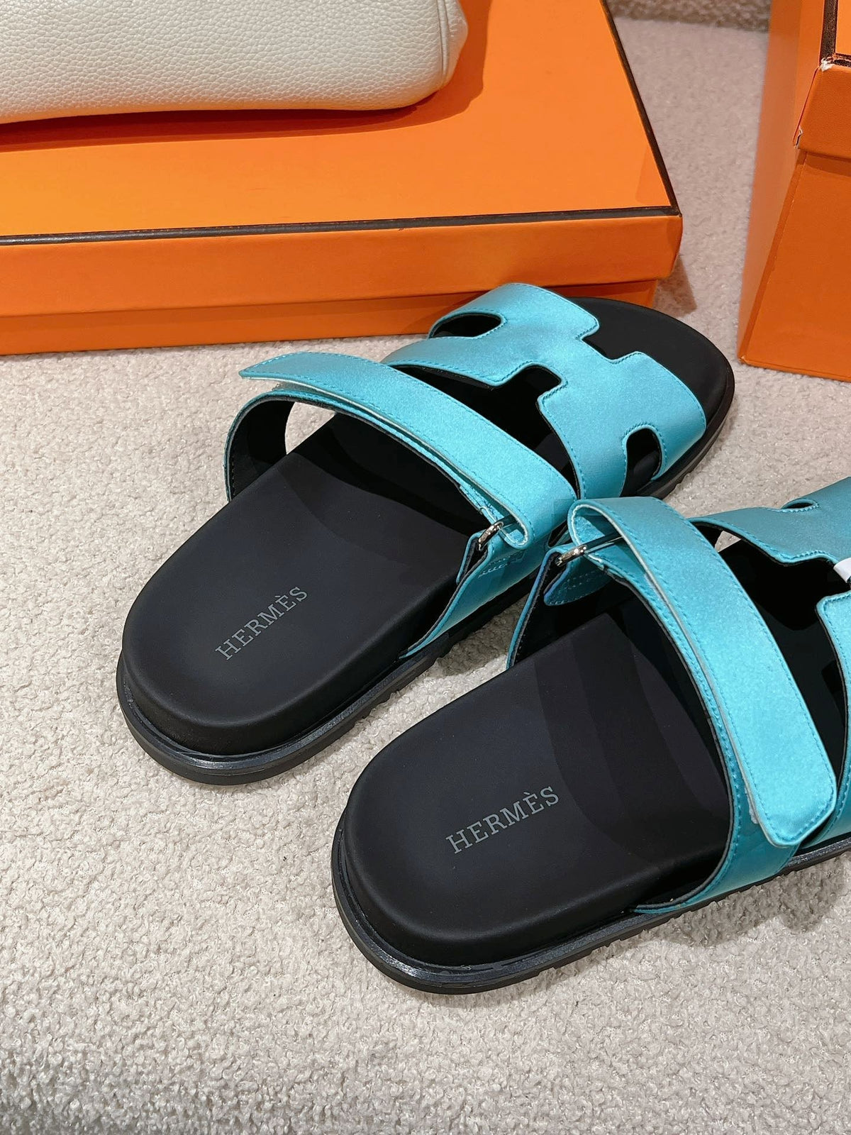 CHYPRE SANDAL BLACK MIX SKY CALFSKIN