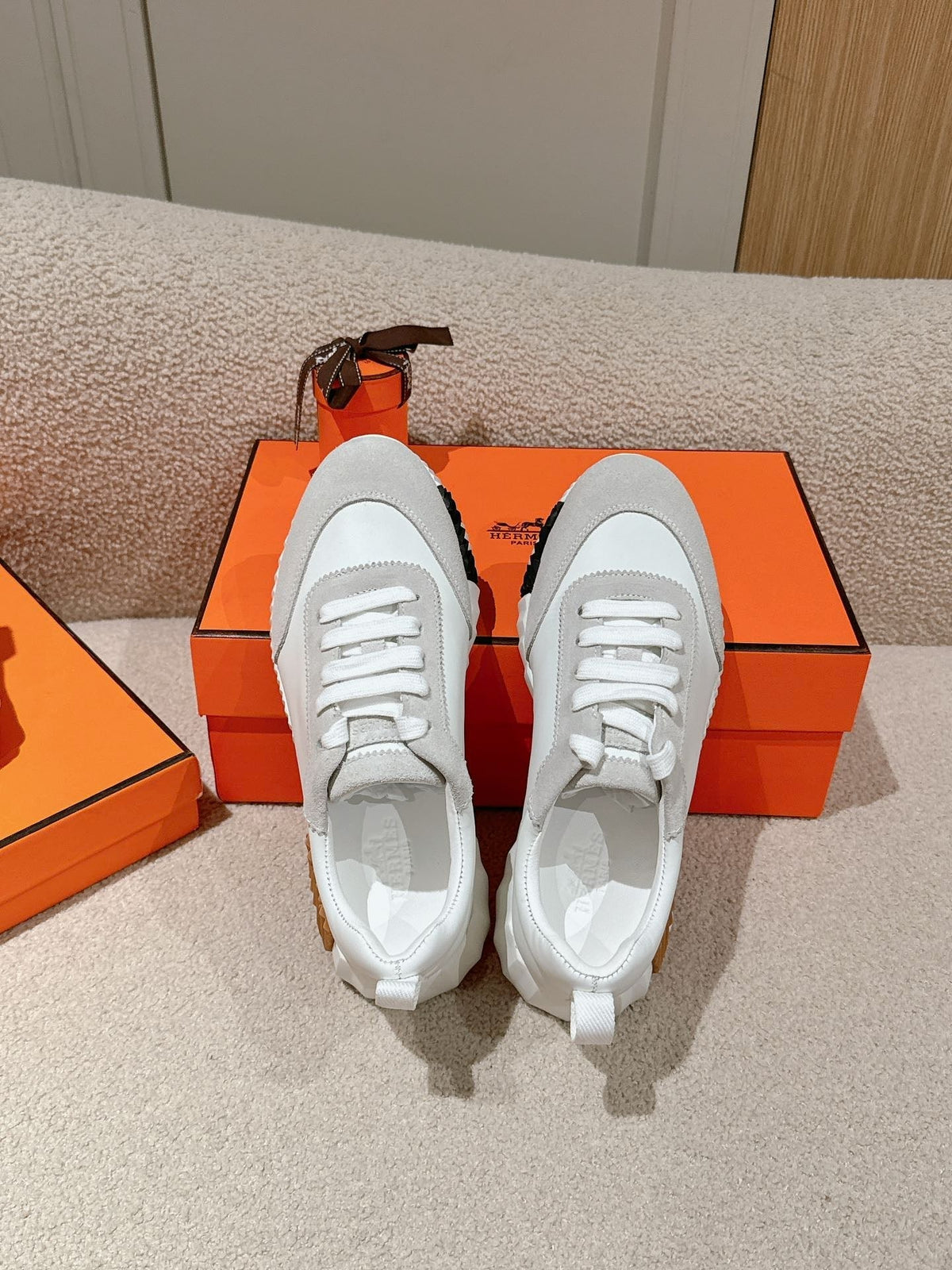 MAINLAND SNEAKER IN PALE GRAY SUEDE AND WHITE CALFSKIN 959308
