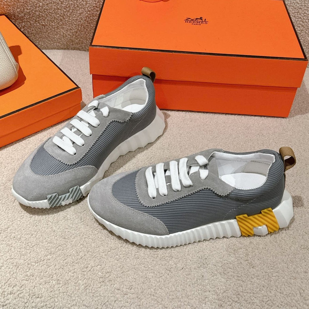 MAINLAND SNEAKER IN ASH GRAY SUEDE AND SHARK GRAY BREATHABLE MESH FABRIC 959350