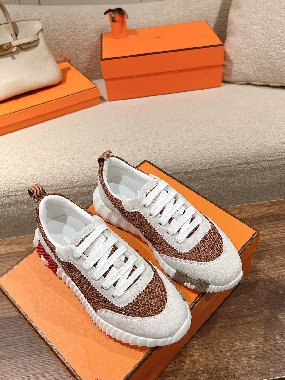 MAINLAND SNEAKER IN PALE GRAY SUEDE AND CARAMEL BROWN BREATHABLE MESH FABRIC