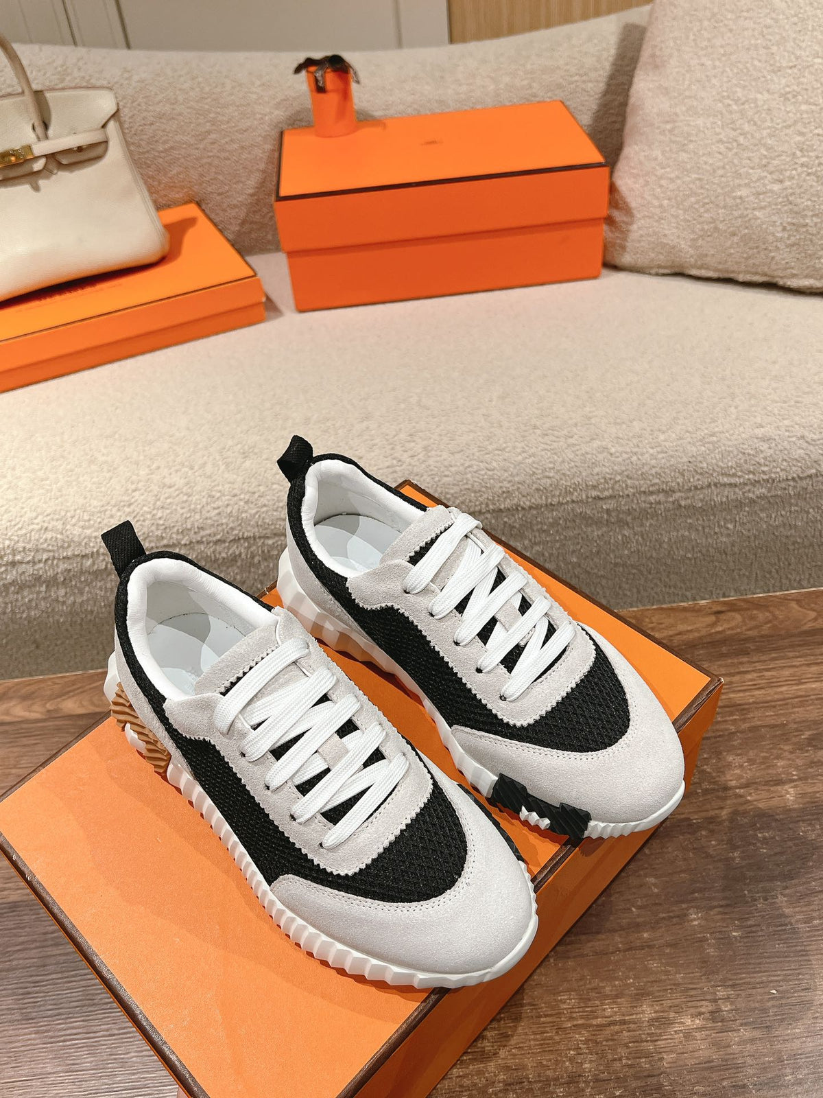 MAINLAND SNEAKER IN PALE GRAY SUEDE AND BLACK BREATHABLE MESH FABRIC