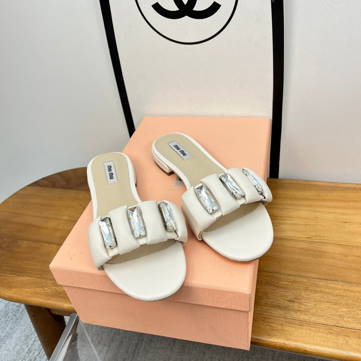 FLAT SLIDE IN WHITE CALFSKIN