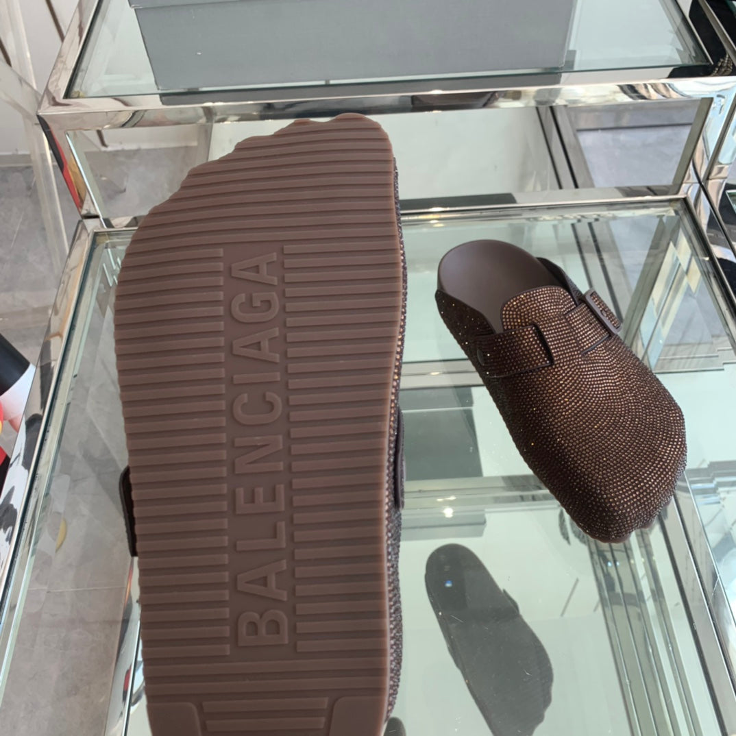 BIRKENSTOCK CLOG ATTACHED RHINESTONES IN BROWN CALFSKIN