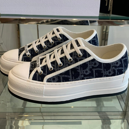 WALK'N PLATFORM SNEAKER IN IN NAVY BLUE EMBROIDERY ICONIC PATTERNS FABRIC
