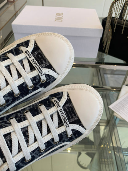 WALK'N PLATFORM SNEAKER IN IN NAVY BLUE EMBROIDERY ICONIC PATTERNS FABRIC