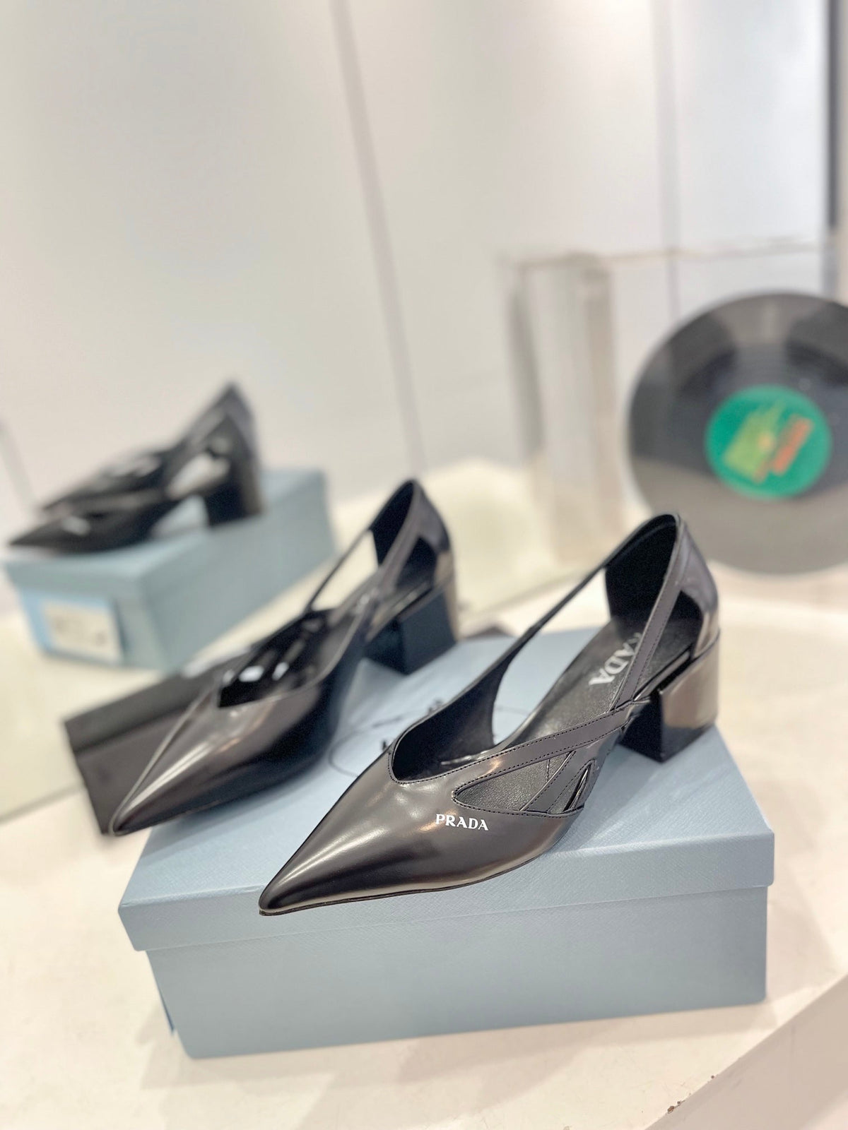 PRA STRAP CUT-OUT PUMPS BLACK CALFSKIN