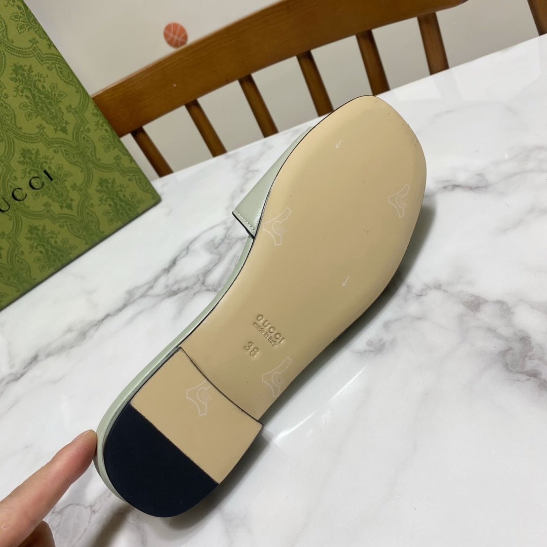 INTERLOCKING G SLIDE SANDAL IN PASTEL GREEN AND BEIGE CALFSKIN