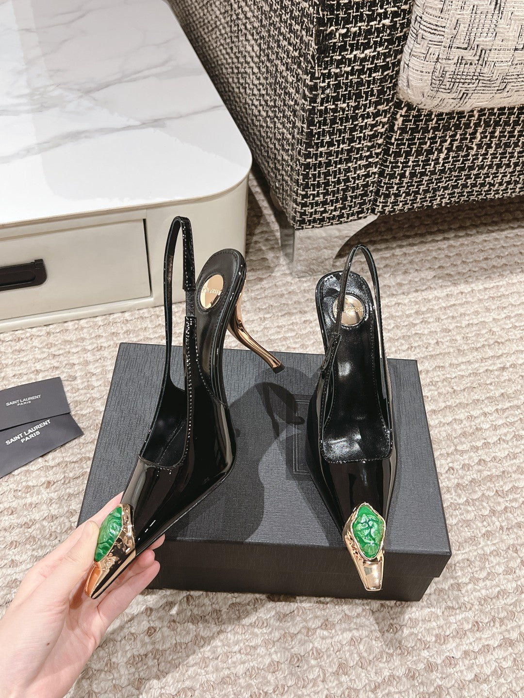 DUNE HIGH 10 CM SLINGBACK PUMPS IN BLACK PATENT LEATHER WITH GREEN CRYSTAL