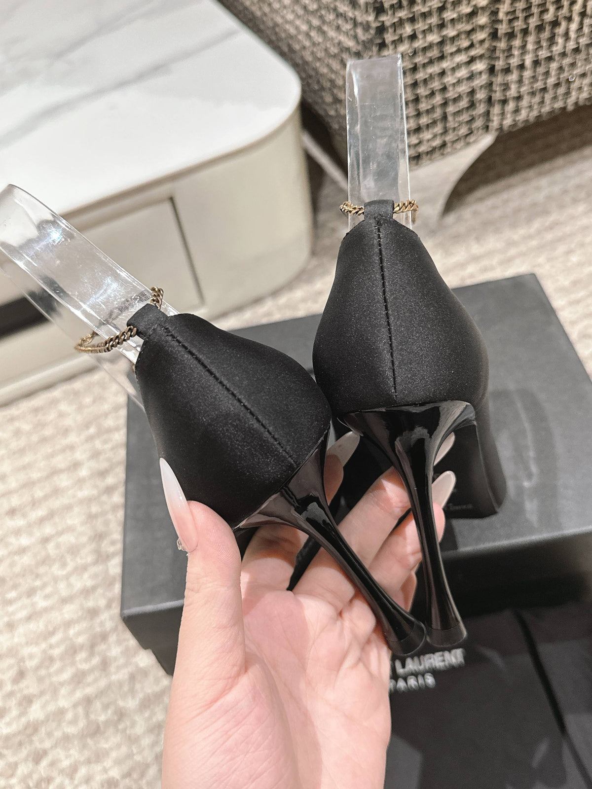 HIGH PUMP 9 CM IN BLACK SATIN