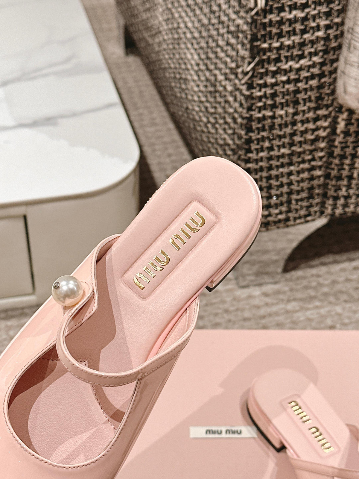 FLAT MULE IN BABY PINK MIX BLACK PATENT CALFSKIN