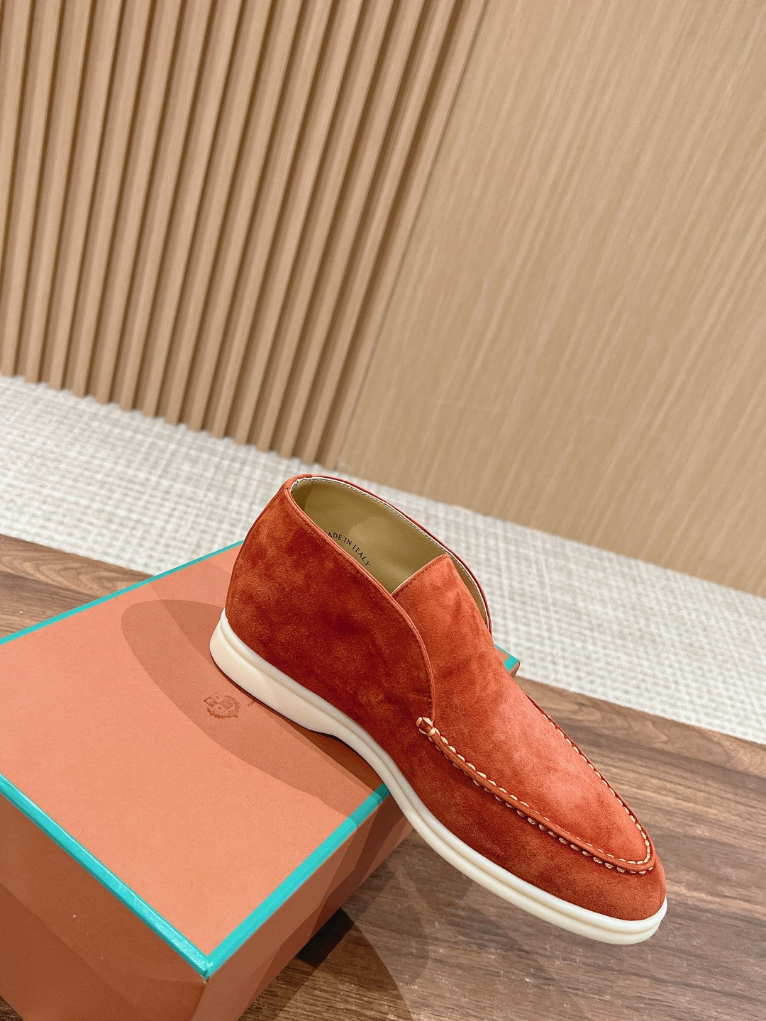 LP OPEN WALK LOAFERS FIRE SUEDE
