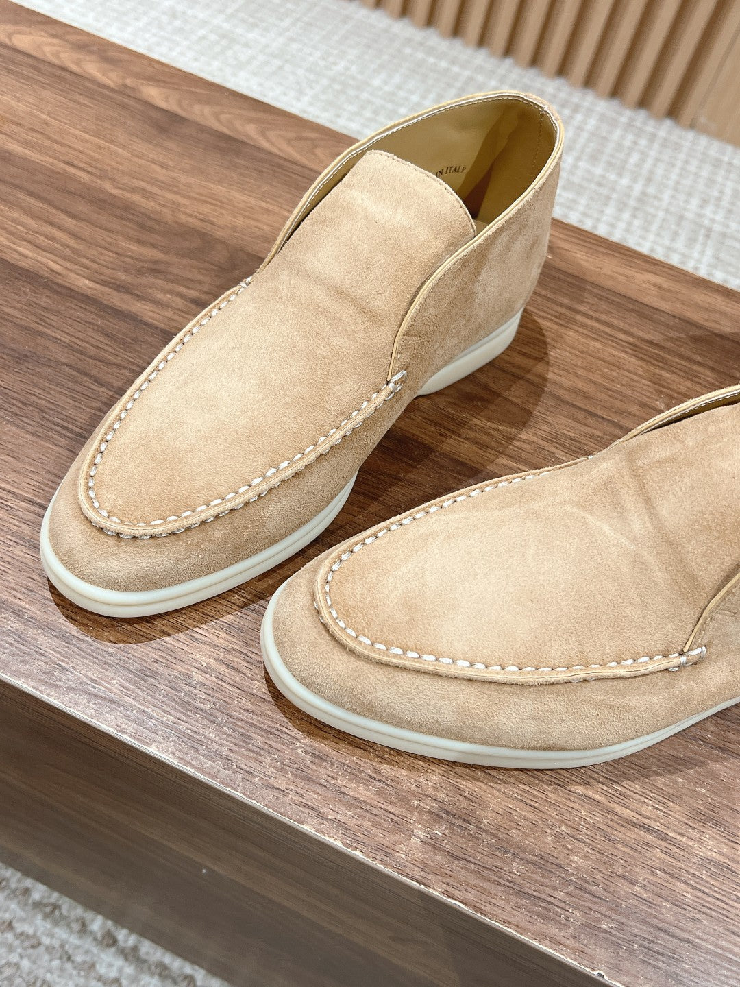 LP OPEN WALK LOAFERS CREAM SUEDE