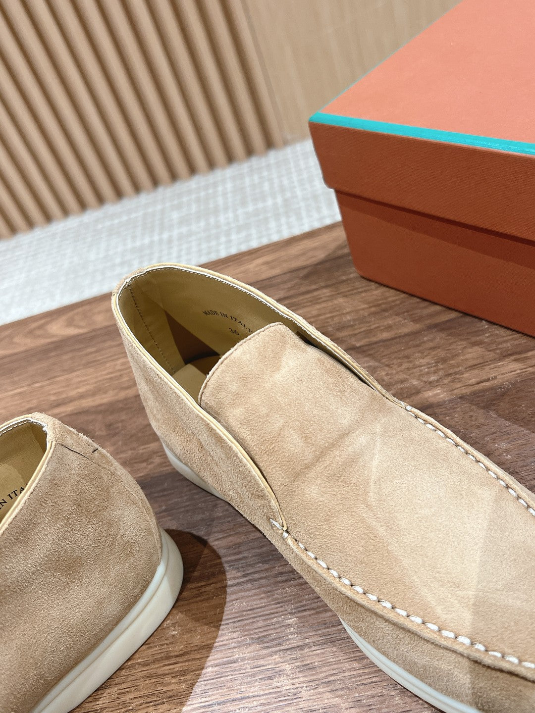 LP OPEN WALK LOAFERS CREAM SUEDE