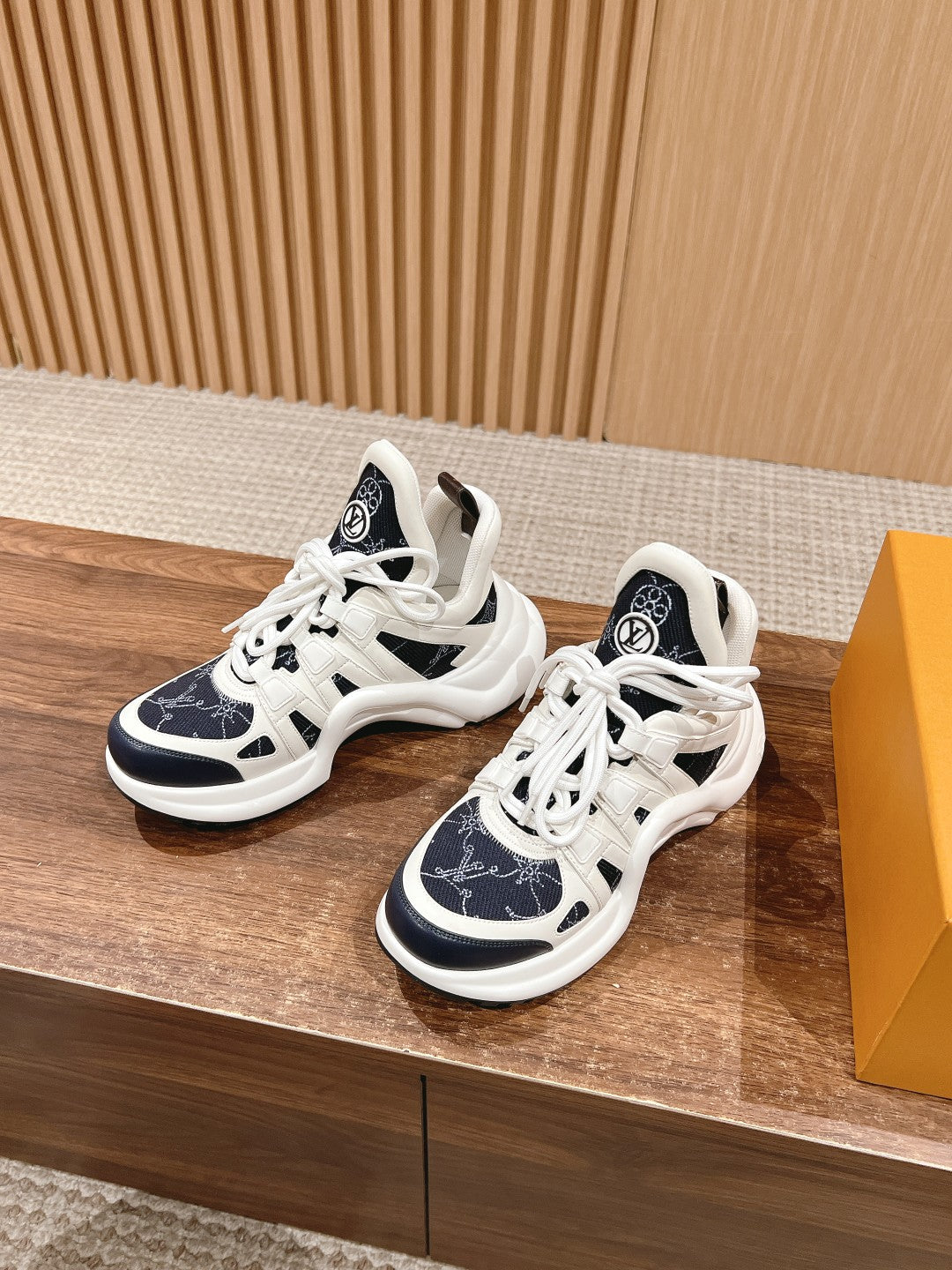 LV ARCHLIGHT SNEAKER IN WHITE MIX BLACK CALFSKIN AND MONOGRAM DENIM 101073