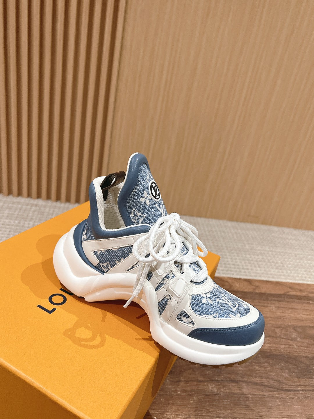LV ARCHLIGHT SNEAKER IN WHITE MIX AEGEAN BLUE CALFSKIN AND MONOGRAM DENIM