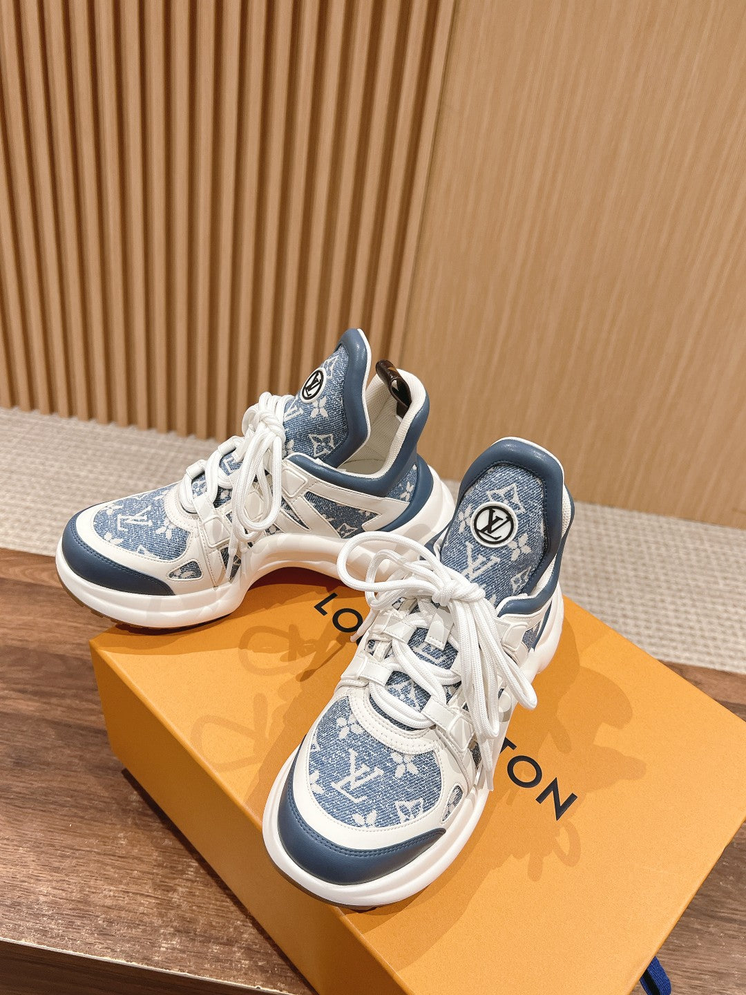 LV ARCHLIGHT SNEAKER IN WHITE MIX AEGEAN BLUE CALFSKIN AND MONOGRAM DENIM