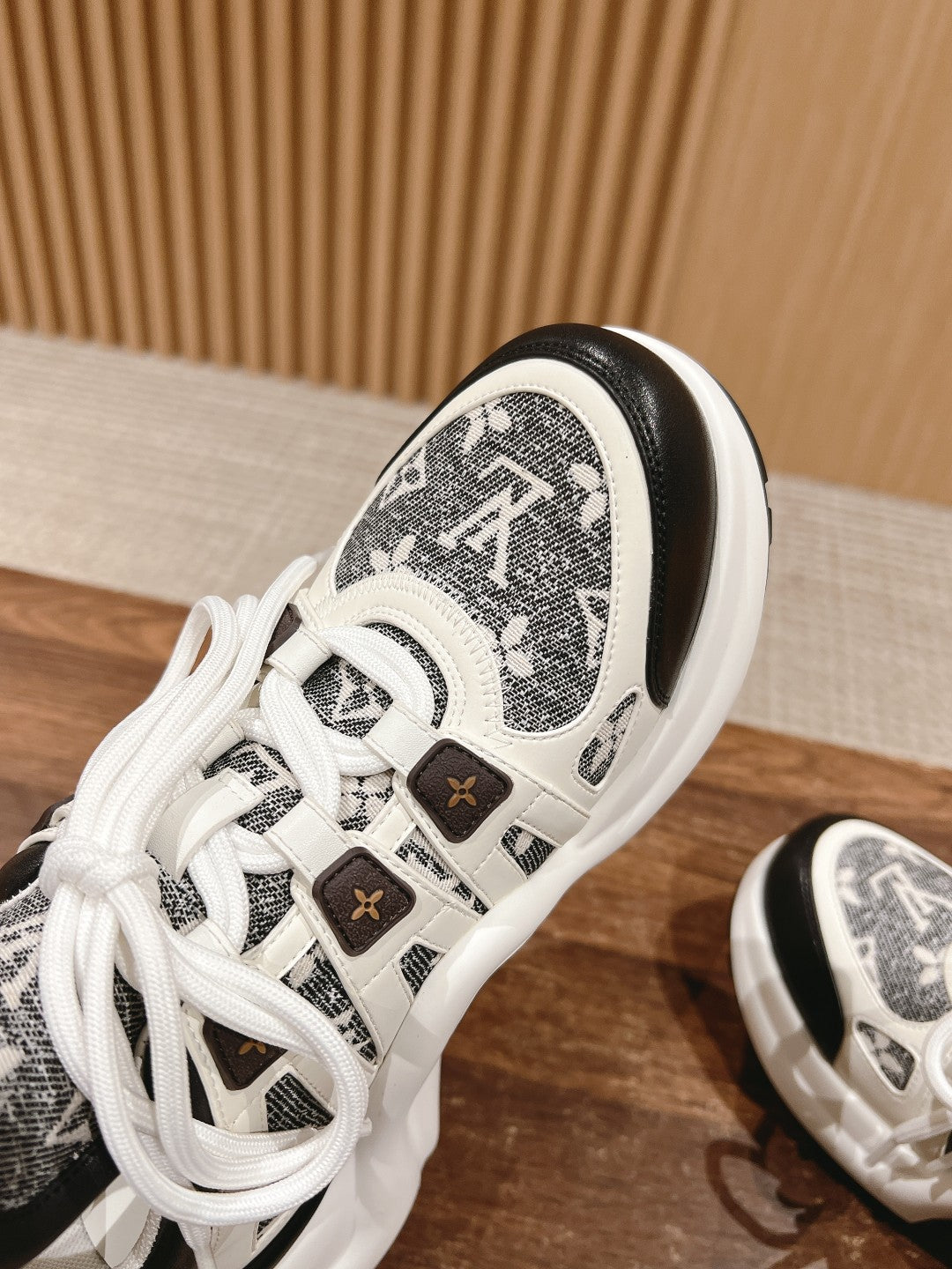LV ARCHLIGHT SNEAKER IN WHITE MIX BLACK CALFSKIN AND MONOGRAM DENIM