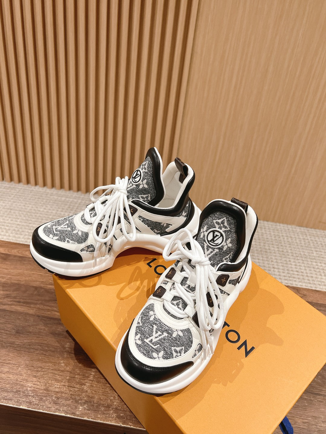 LV ARCHLIGHT SNEAKER IN WHITE MIX BLACK CALFSKIN AND MONOGRAM DENIM